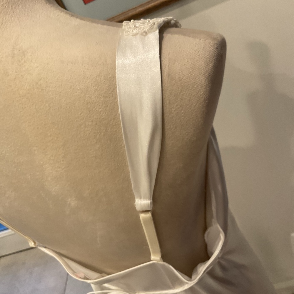 Linea Donatella White Satin Chemise + Robe - Picture 12 of 16